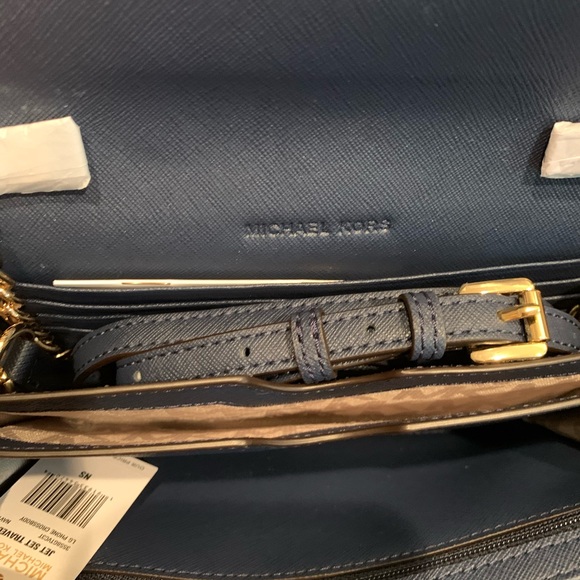 FIRM PRICE michael kors large blue phone crossbody - Picture 6 of 8